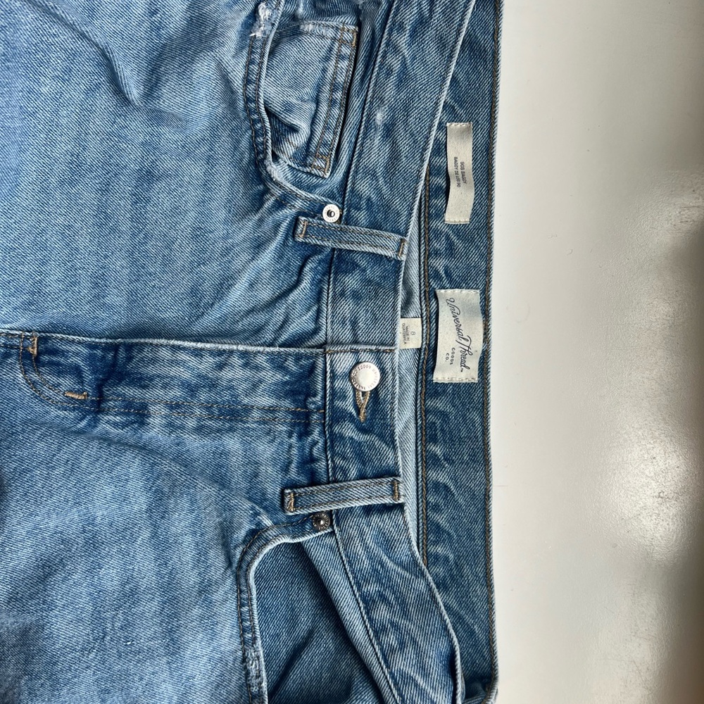 Universal Thread Target Light Wash Denim Jeans
